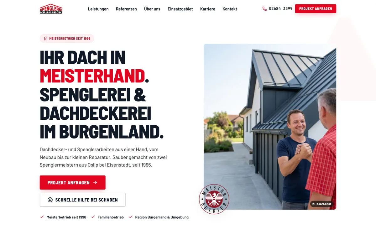 Startseite der Website spenglerei-krumpeck.at: Überschrift „Ihr Dach in Meisterhand“, daneben ein Foto eines Spenglers im Gespräch mit einem Kunden vor einem Haus mit Metalldach